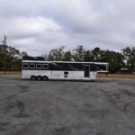 2021 Lakota Bighorn 8418GLQUG 4 Horse Trailer with 18′ Short Wall
