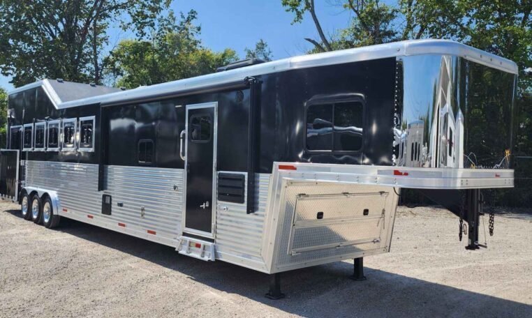 IMG_1656-1.jpeg 2019 Lakota Bighorn 6 Horse Side Load Trailer - Image 1