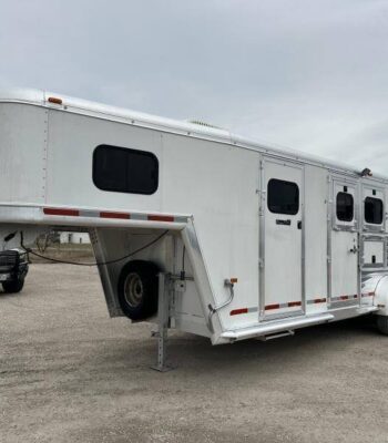 2004 Hart Trailers 3H GN Weekender Horse Trailer